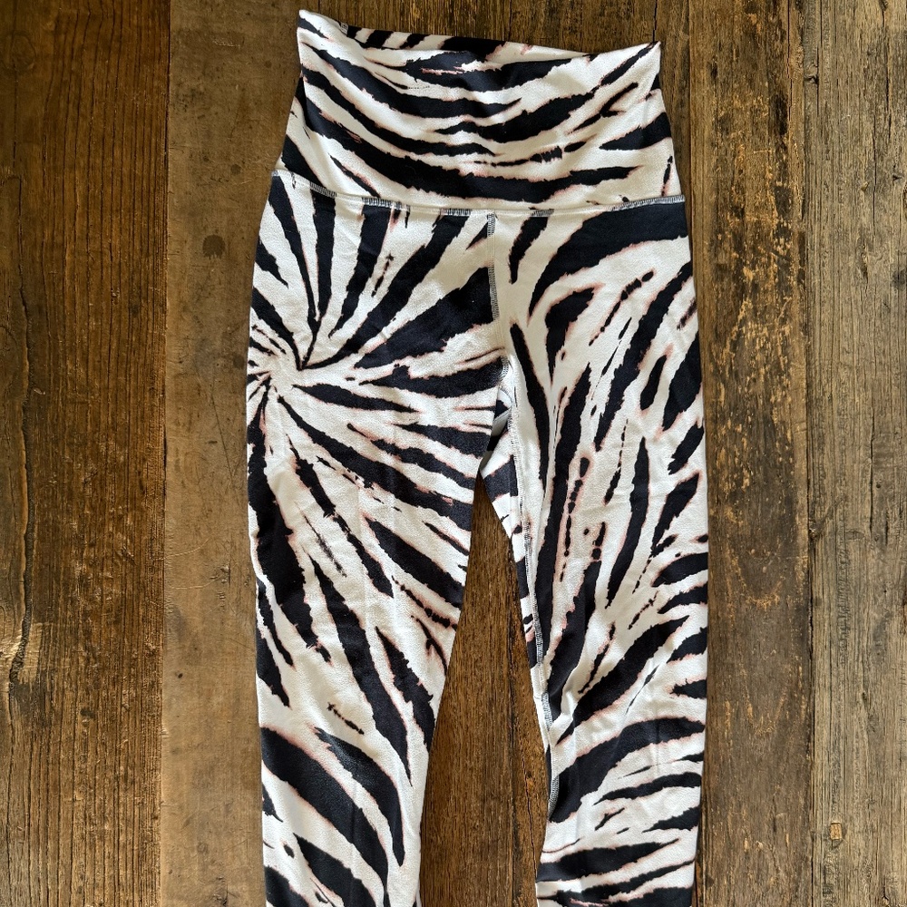 Small Pureluxe Fabletics Zebra Leggings